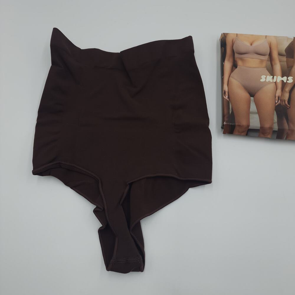 SKIMS Sculpting High Waist Thong in Cocoa Size 4X/5X - Picture 4 of 10